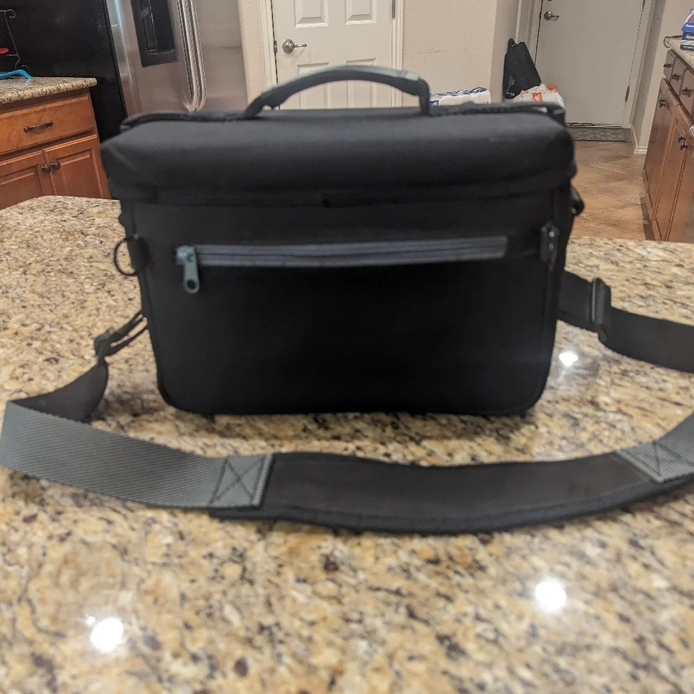Vintage Quantaray Heavy Duty Professional Black Camera Bag W Adj Shoulder Strap
